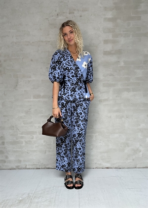 Structure stretch gathered tie short sleeve bluse Night Ditzy Floral/Day Ditzy Floral Stine Goya 